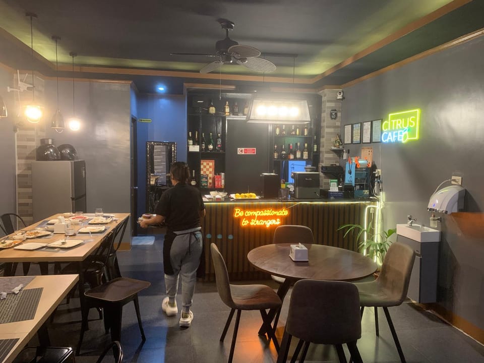 Restaurant/places to eat, People, Food and drinks