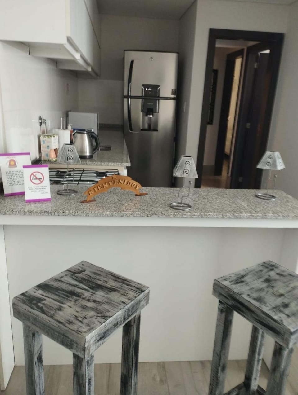 Kitchen or kitchenette, minibar