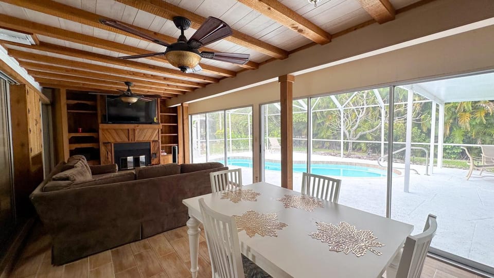 Paradise Naples Pool House House in East Naples