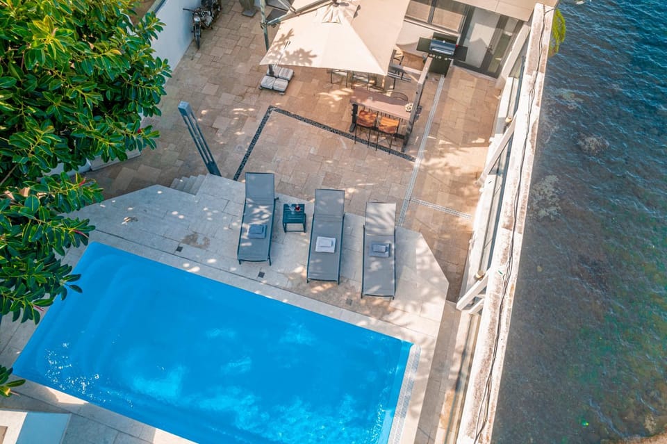 Patio, Day, Natural landscape, View (from property/room), Balcony/Terrace, Pool view, Sea view, Swimming pool, sunbed