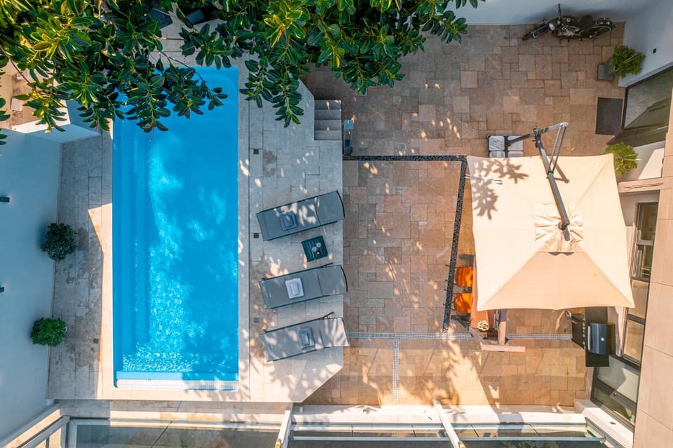 Day, Balcony/Terrace, Pool view, Swimming pool, sunbed