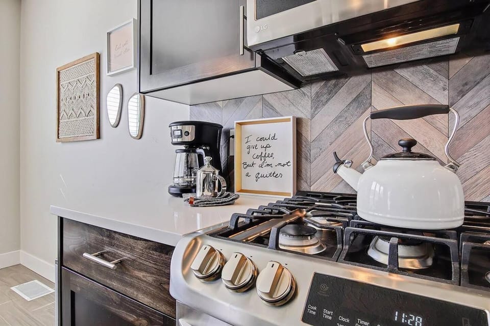 Elegant & Private 3BD 2BA Retreat near The Village at Meridian House in Meridian