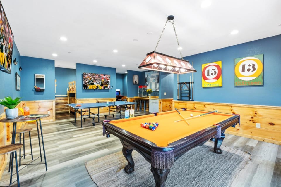Communal lounge/ TV room, Billiard, Game Room, Table tennis, Evening entertainment