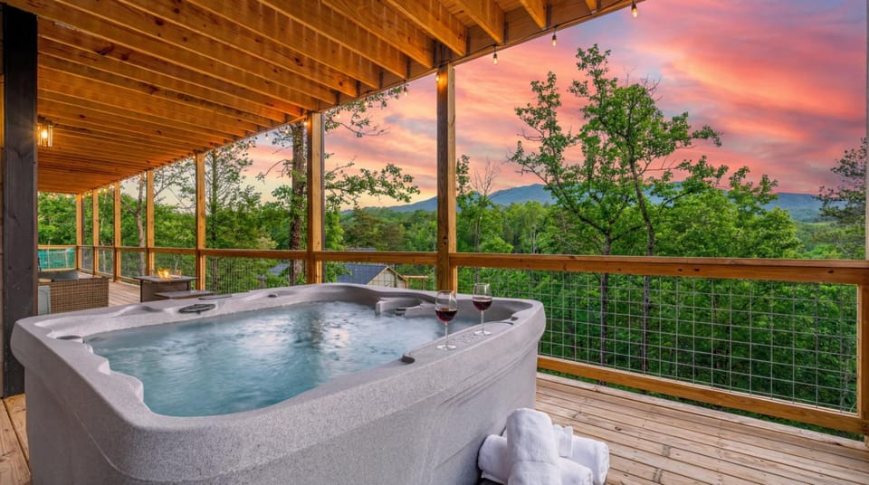 Hidden Gem Masterpiece By Ghosal Luxury Lodging House in Gatlinburg