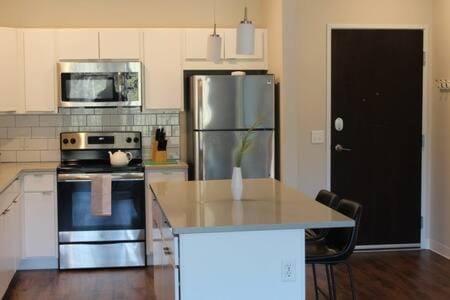 4 mi to Jack Thrice Stadium + hot tub Apartment in Ames