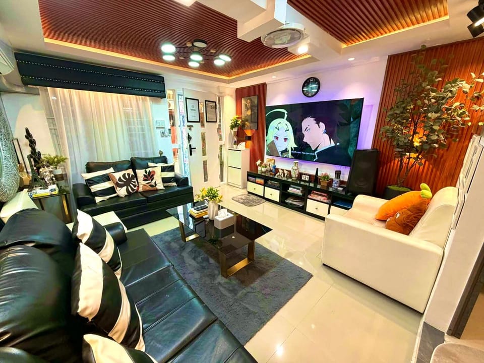 Communal lounge/ TV room, TV and multimedia, Living room, Seating area, Evening entertainment