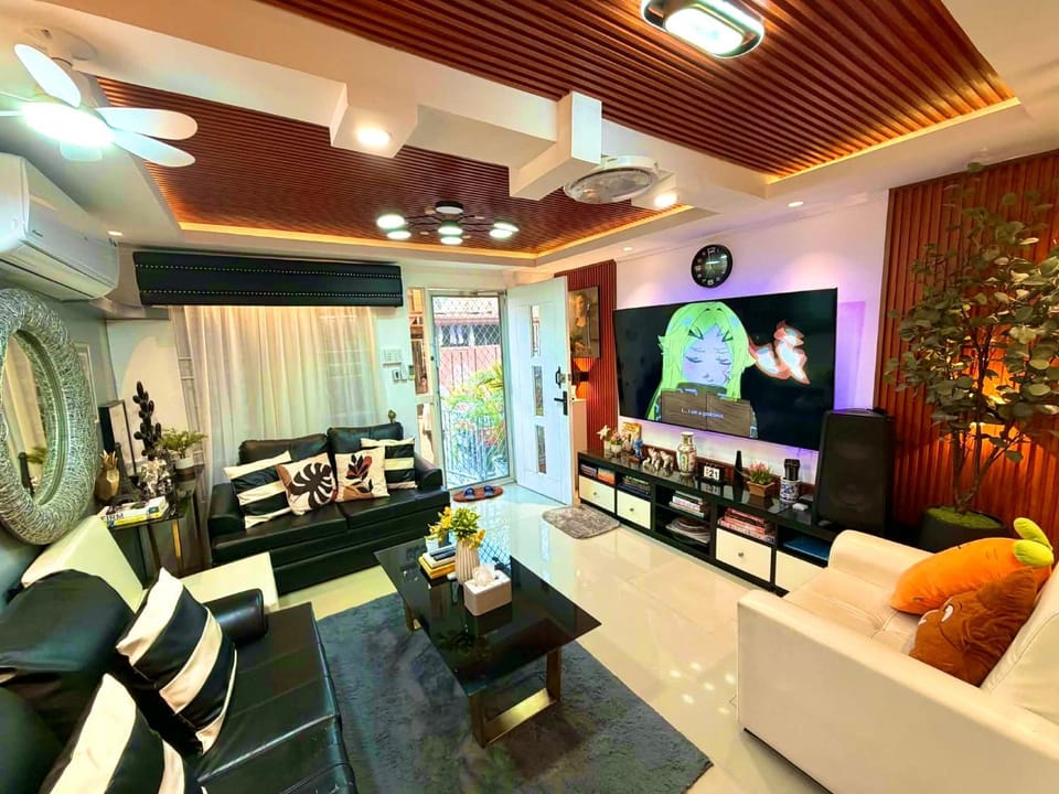 Communal lounge/ TV room, TV and multimedia, Living room, Seating area, Evening entertainment, air conditioner