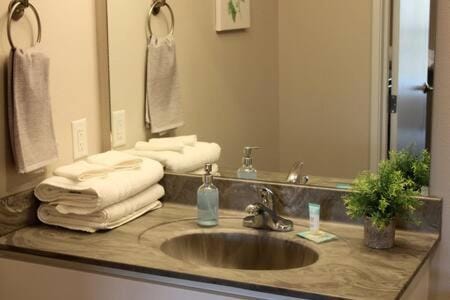 4 mi to Jack Thrice Stadium + amenities Apartment in Ames