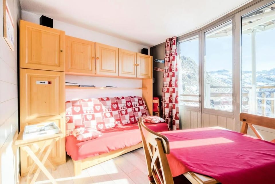 Bed, Bathroom