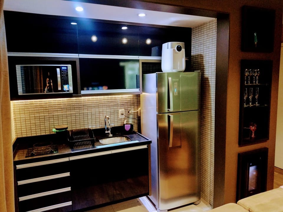 Kitchen or kitchenette, minibar, oven, stove