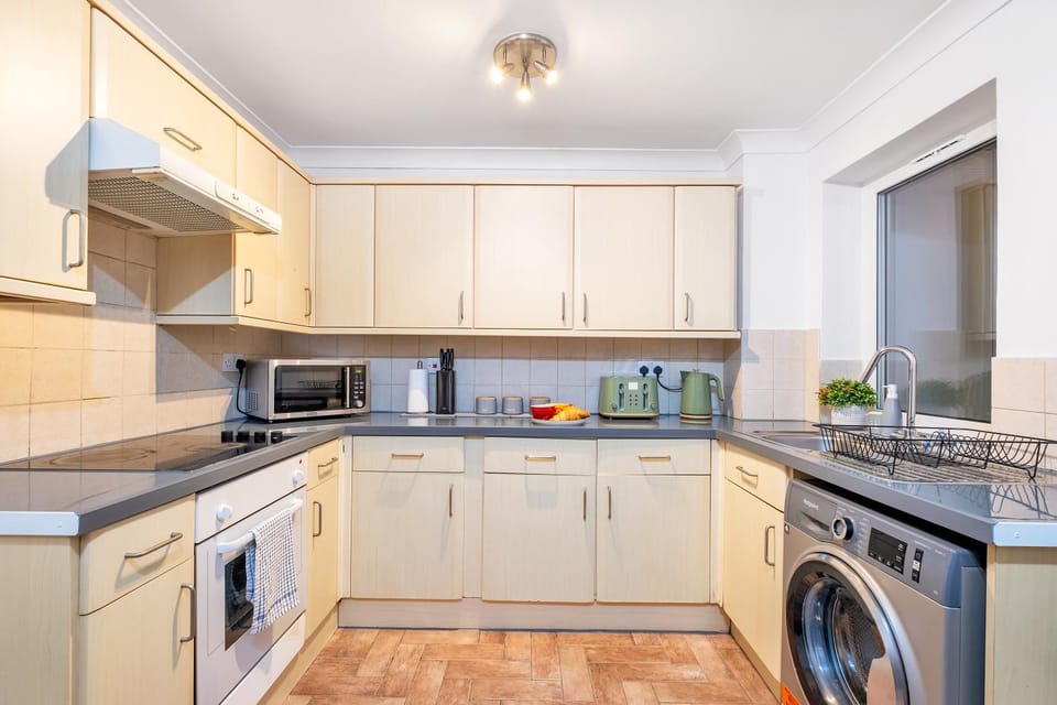 20pct OFF LONG STAYS CONTRACTORS Welcome Chantry close stay Apartment in England