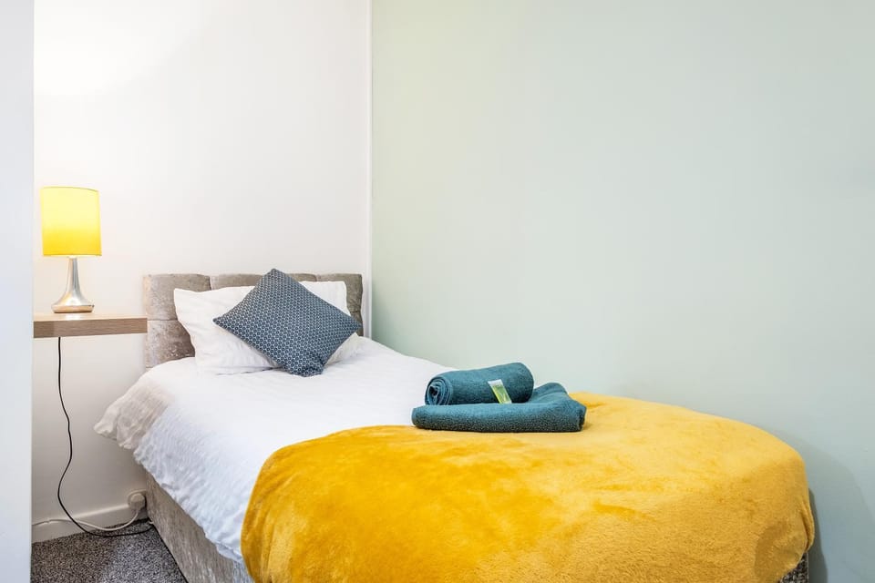 20pct OFF LONG STAYS CONTRACTORS Welcome Chantry close stay Apartment in England