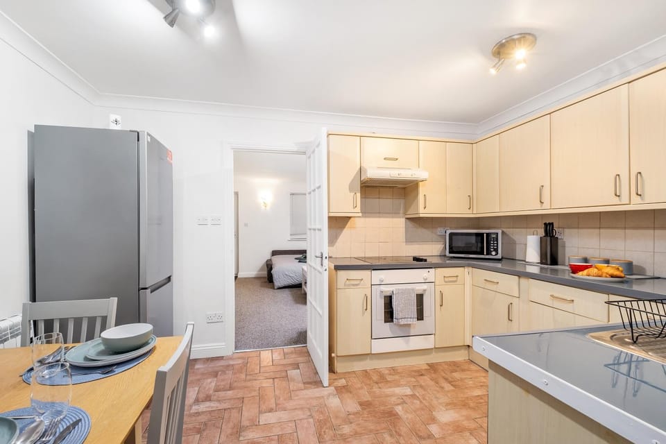 20pct OFF LONG STAYS CONTRACTORS Welcome Chantry close stay Apartment in England