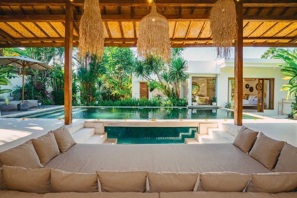 Day, Living room, Seating area, Pool view, Swimming pool, sunbed