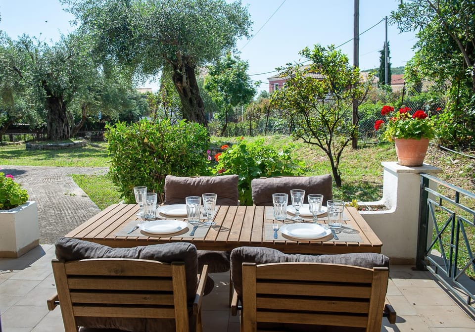 Patio, Dining area