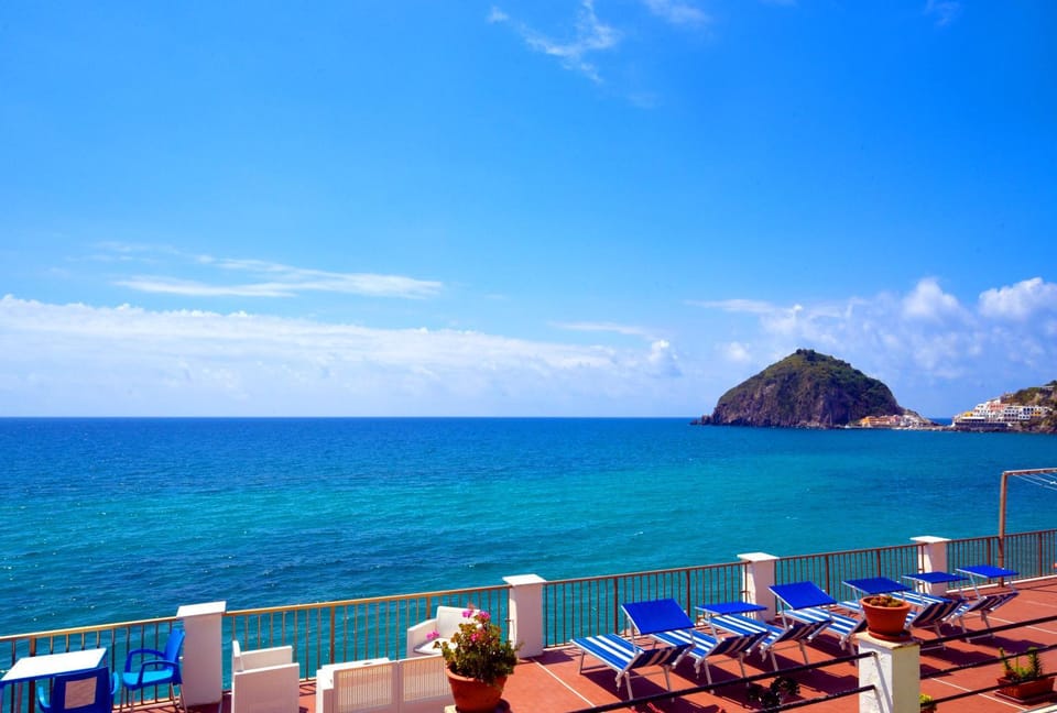 Facade/entrance, Sea view