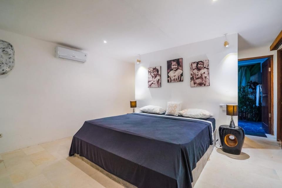 Bed, Photo of the whole room, Bedroom, air conditioner