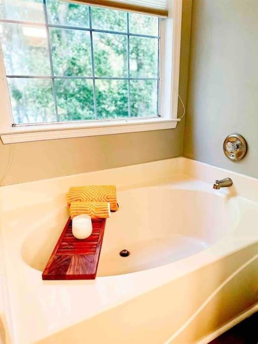 COLA Lakeview Oasis - King Suite Villa in South Carolina