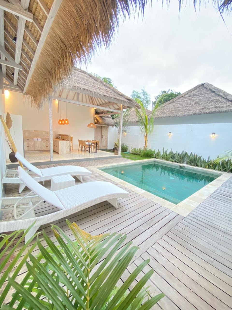Patio, Day, Garden, Seating area, Dining area, Garden view, Pool view, Swimming pool, Dinner, sunbed, kitchen