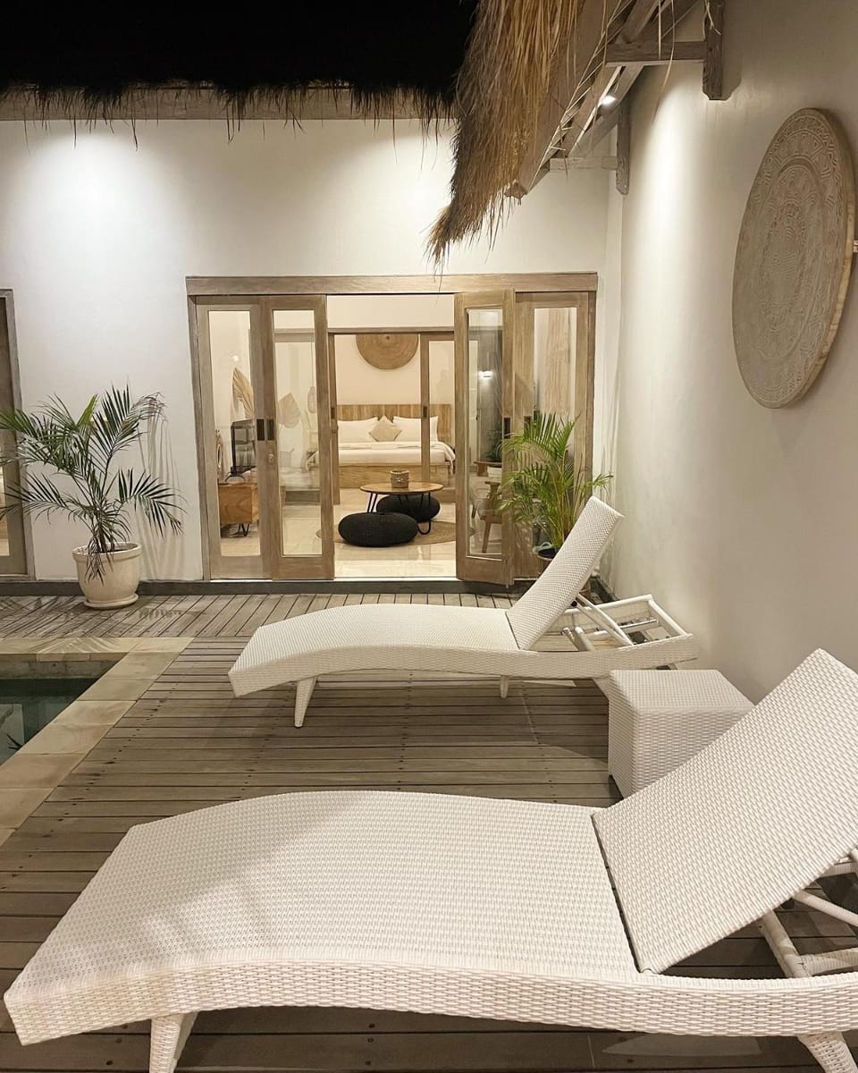 Night, TV and multimedia, Living room, Seating area, Bedroom, Pool view, Swimming pool, sunbed