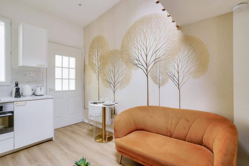 Beautiful studio in small house near Eiffel Tower Apartment in Paris