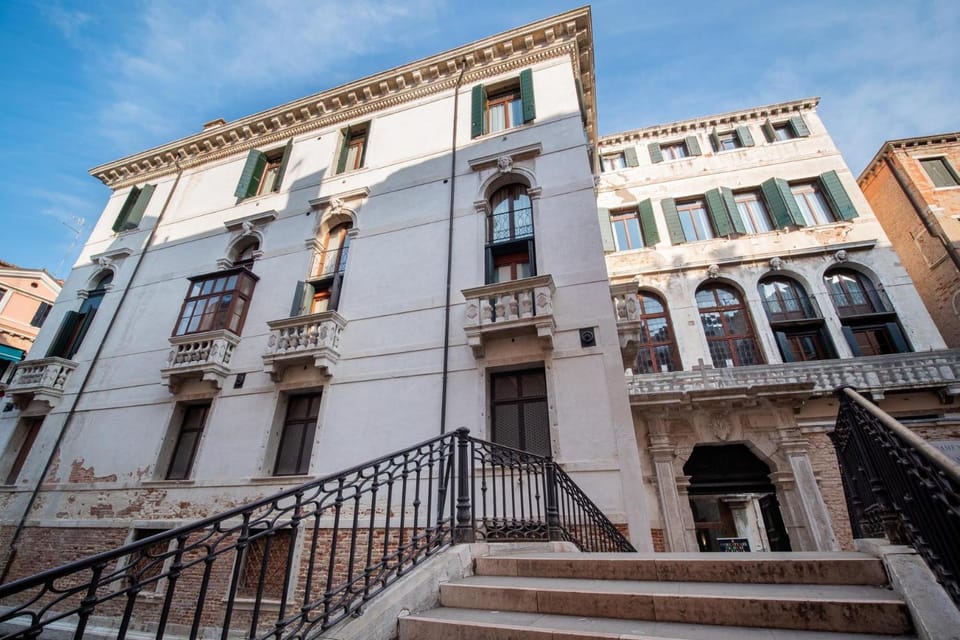 Property building, Facade/entrance