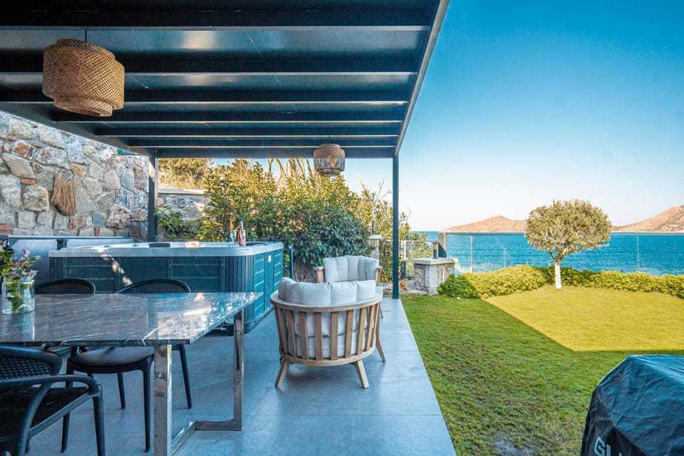 Patio, Garden, View (from property/room), Seating area, Garden view, Sea view