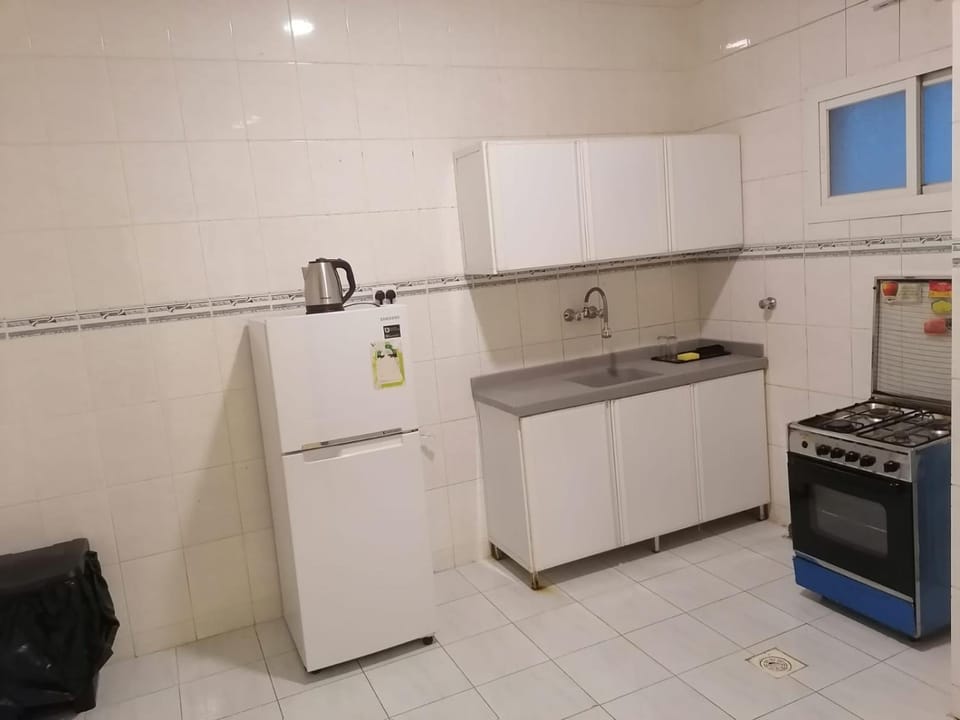 Kitchen or kitchenette, Communal kitchen, oven
