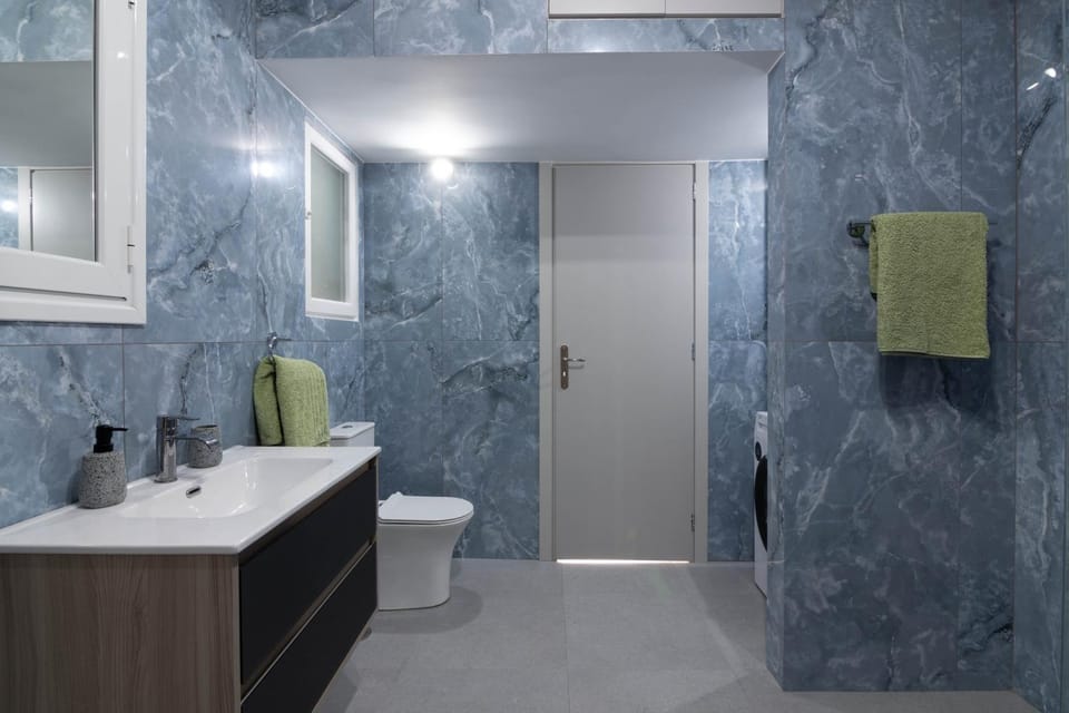 Shower, Bathroom, towels