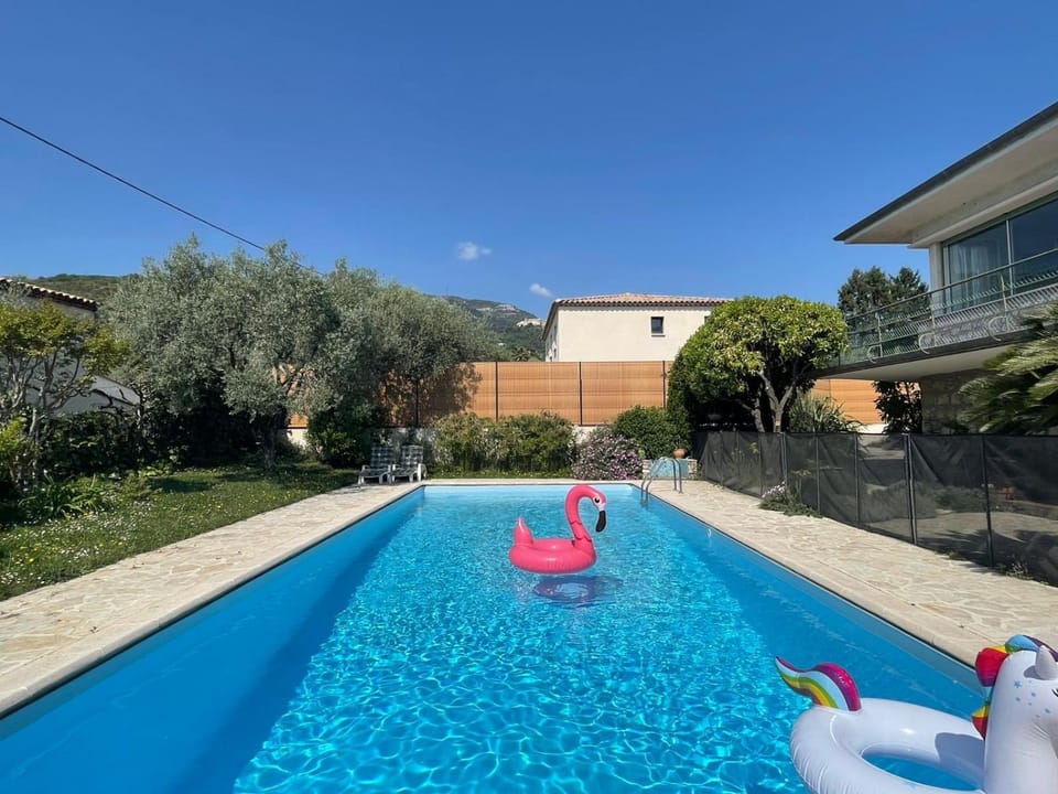 Villa Lou Soulas - Bas de villa avec piscine proche de Nice House in French Riviera