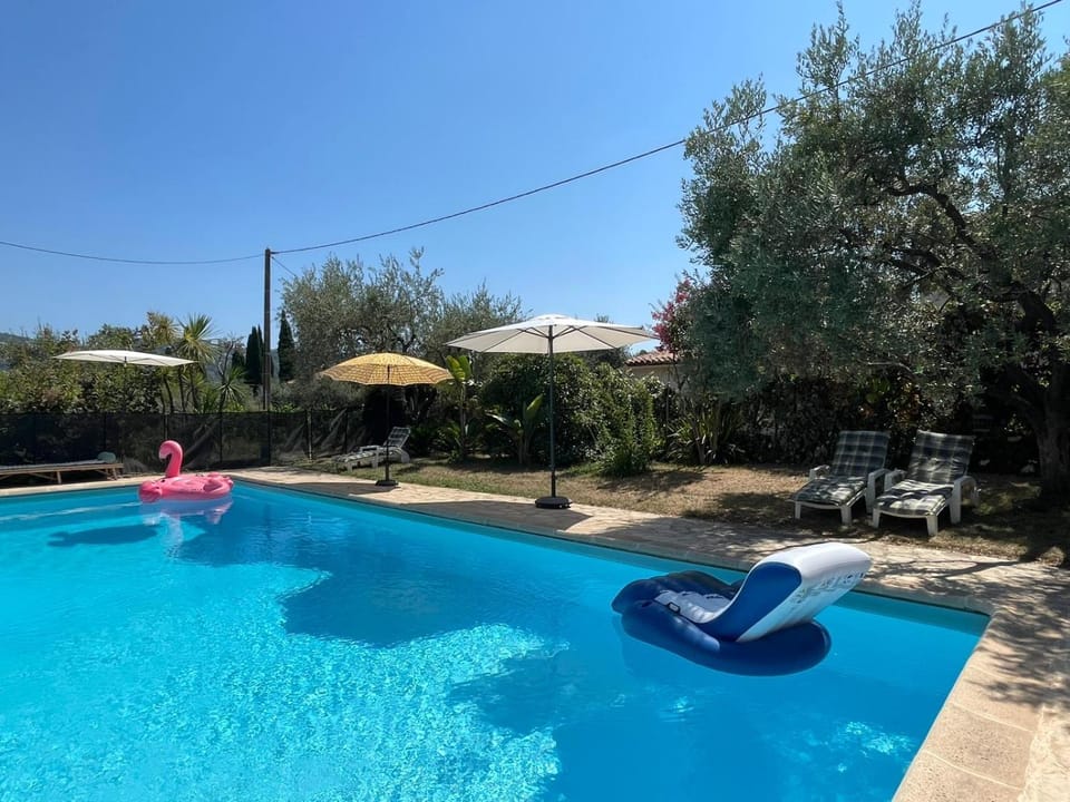 Villa Lou Soulas - Bas de villa avec piscine proche de Nice House in French Riviera