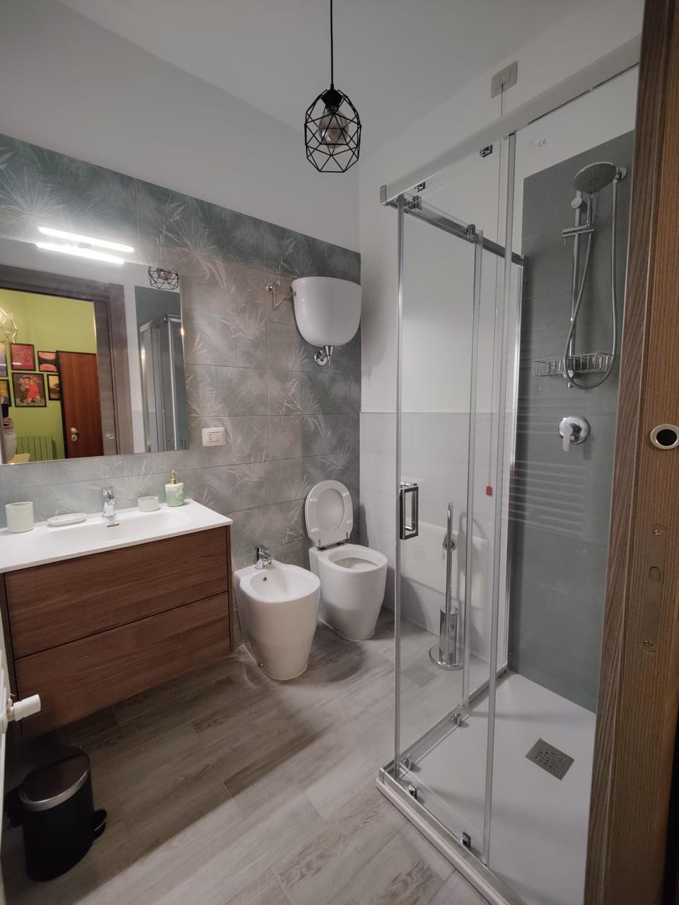 Shower, Toilet, Bathroom, bidet, towels