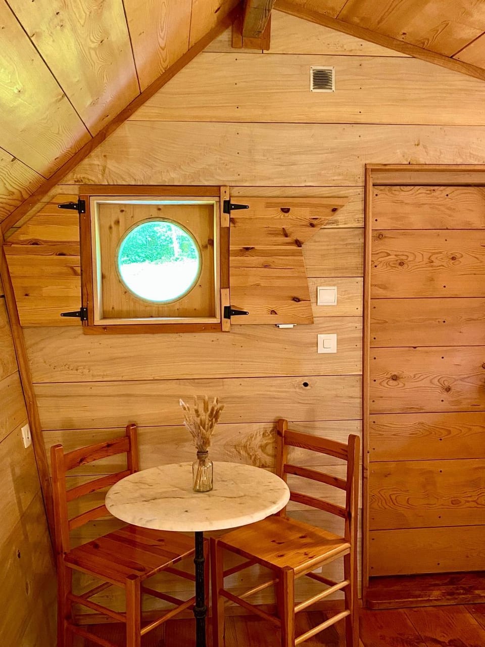 Camping-Chalets La Favière Campground/ 
RV Resort in Jura