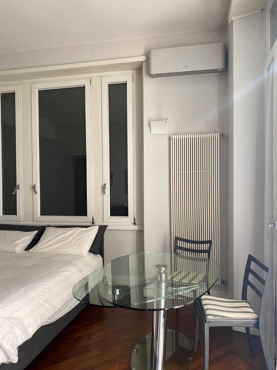 Dining area, Bedroom, air conditioner