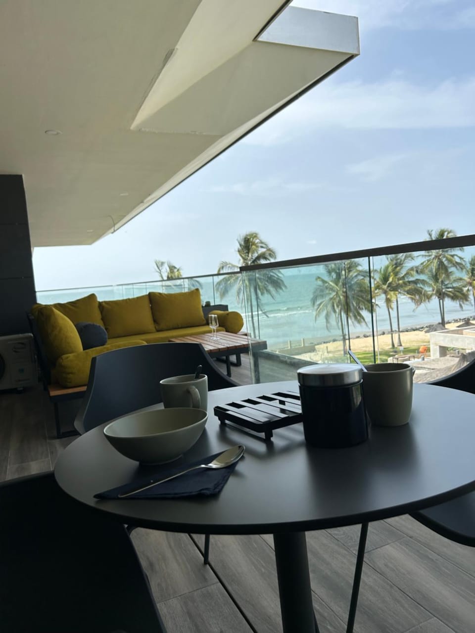 Day, Natural landscape, View (from property/room), Balcony/Terrace, Seating area, Dining area, Beach, Sea view