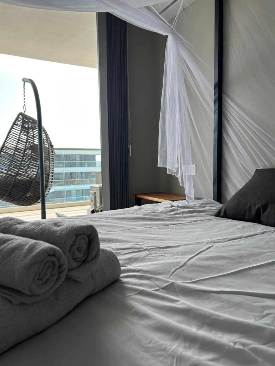 Bed, Bedroom, towels