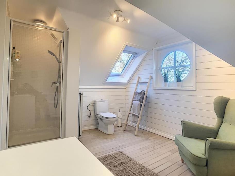 Shower, Toilet, Bathroom, Bath