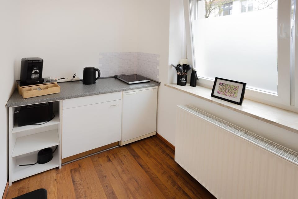 Coffee/tea facilities, stove, toaster