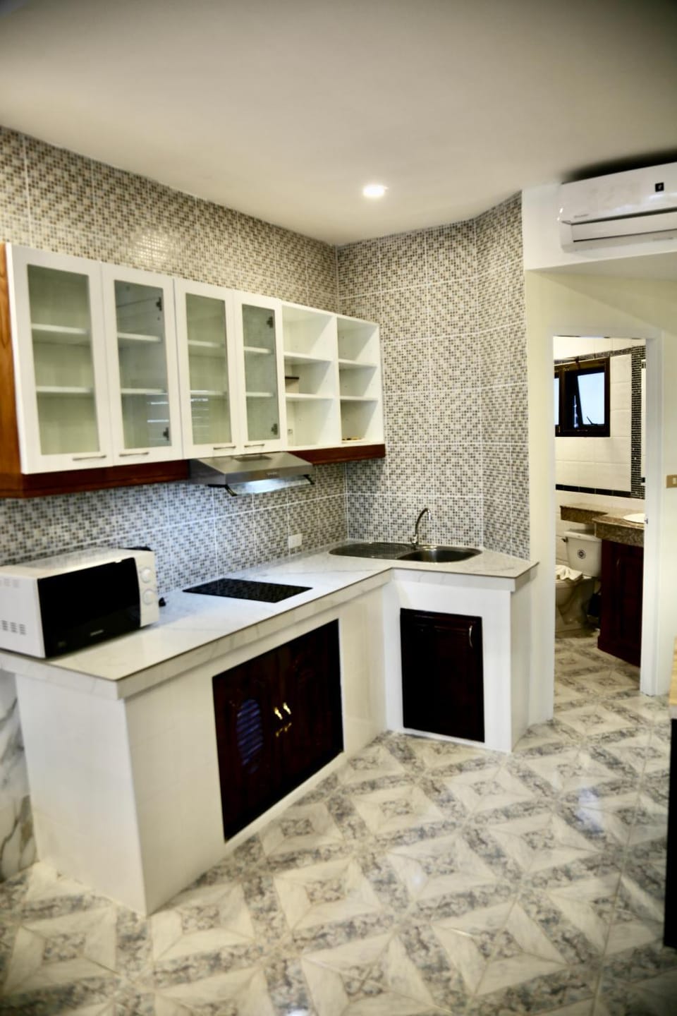 Kitchen or kitchenette, dishwasher, minibar