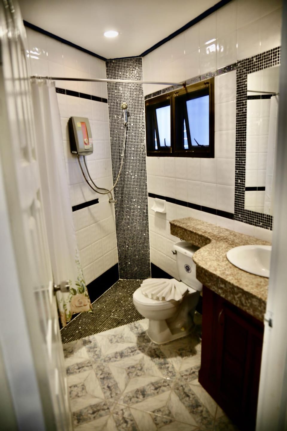 Shower, Toilet, Bathroom, towels