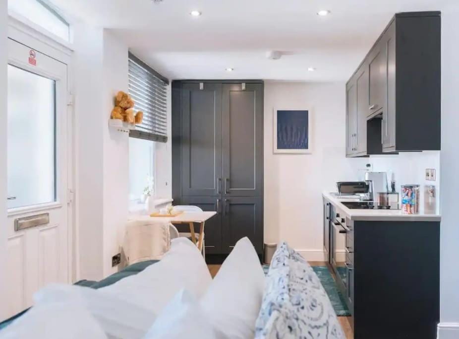 *Central Brighton Modern Studio* Apartment in Brighton