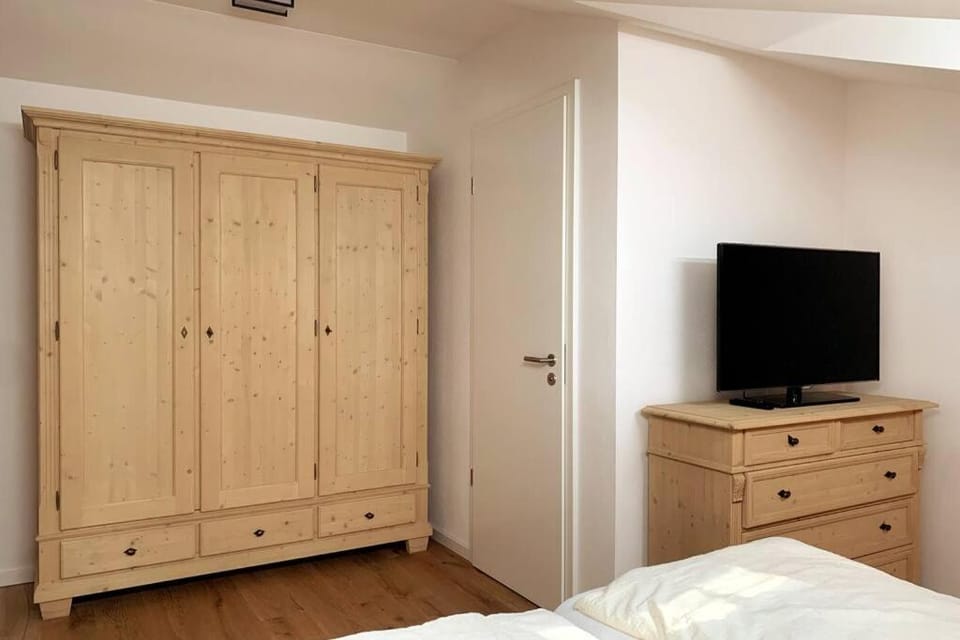 TV and multimedia, Bedroom, wardrobe