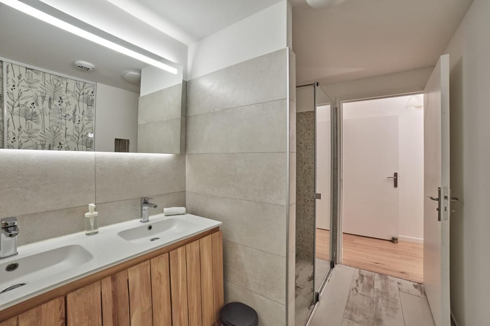 Shower, Bathroom