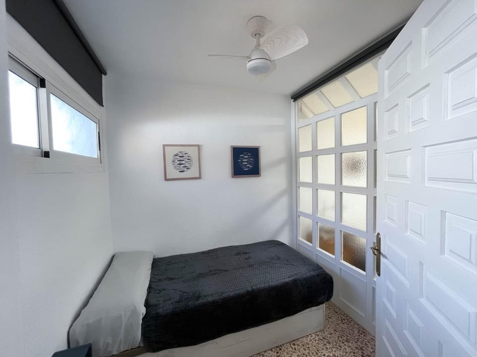 Bedroom, fireplace