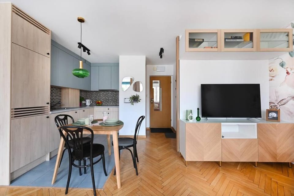 Communal lounge/ TV room, TV and multimedia, Kitchen or kitchenette, Seating area, Dining area