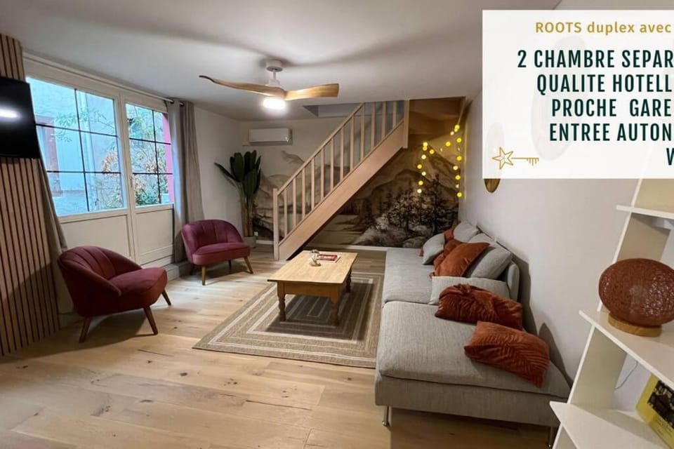 TV and multimedia, Living room, Seating area, Family
