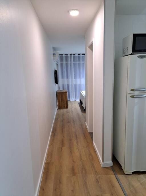 Studio 205-confortável, completo e com varanda Apartment in State of Goiás