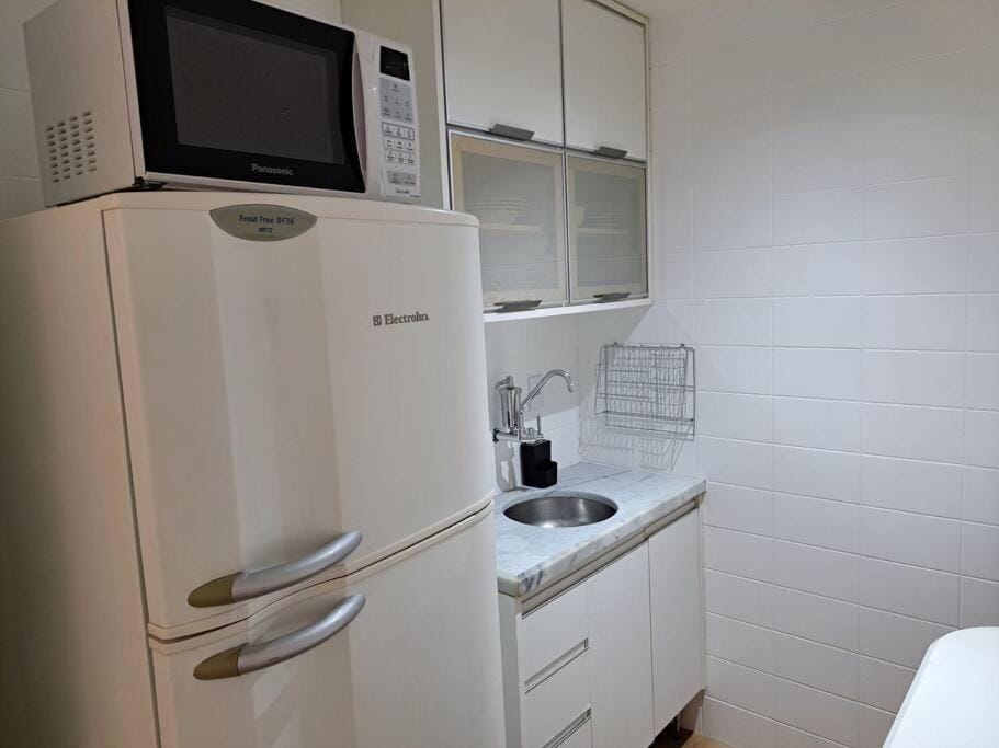 Studio 205-confortável, completo e com varanda Apartment in State of Goiás