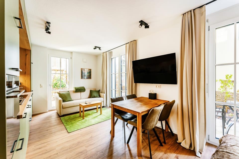 Living room, Seating area, Dining area, Evening entertainment