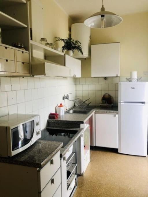Kitchen or kitchenette, minibar